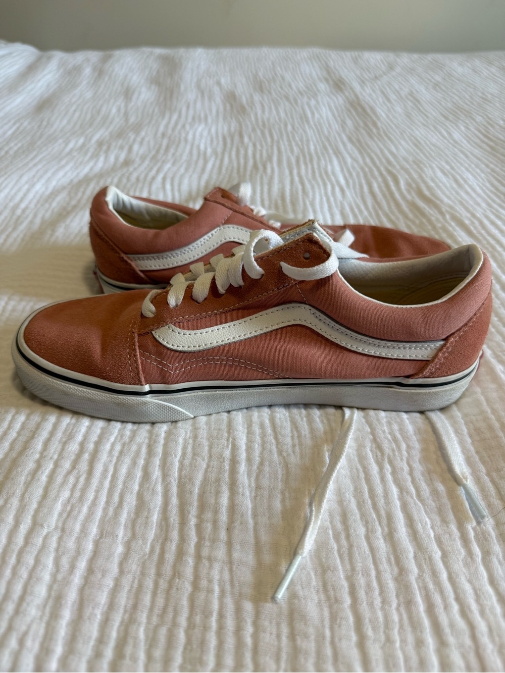 NEVER WORN Vans Old Skool Sneakers in Dusty Rose with White Stripe - Picture 5 of 7